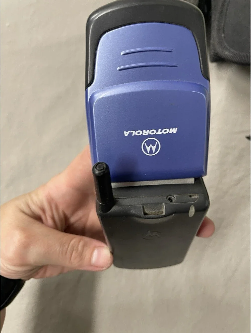 TURNS ON Motorola Talkabout T8097 - Blue and Silver ( AT&T ) Very Rare TDMA